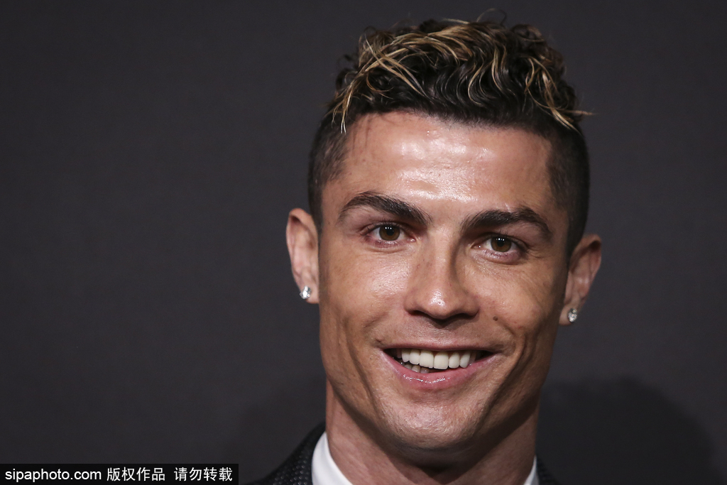 59岁的罗马里奥已与22岁女友分手，巴媒：他又有了新约会对象