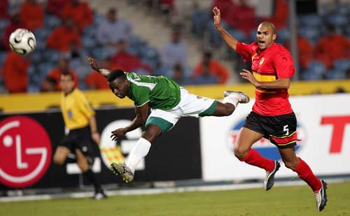 法媒：于帕想在新合同第一年加解约条款，对此巴黎和皇马愿意（法媒：于帕希望在新合同首年设置解约条款，巴黎与皇马均同意）