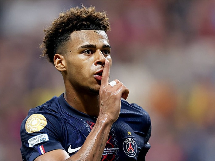 环足奖最佳中东球员候选：C罗领衔，本泽马、坎特在列（环球足球奖中东最佳球员候选出炉：C罗领衔，本泽马、坎特入选）