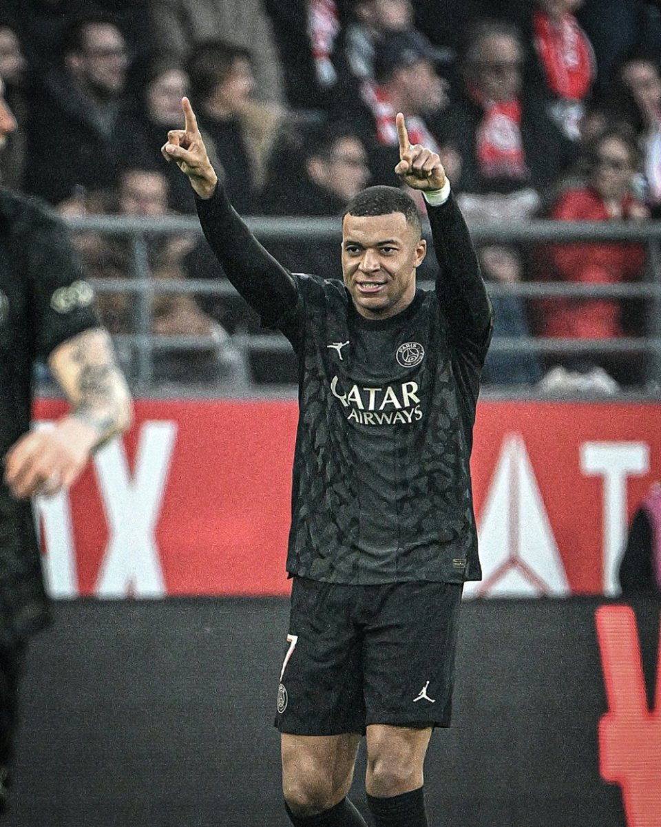 记者：弗里克不仅收获了胜利，还抓到了更衣室的“泄密者”（记者：弗里克赢球之余还揪出更衣室的“内鬼”）