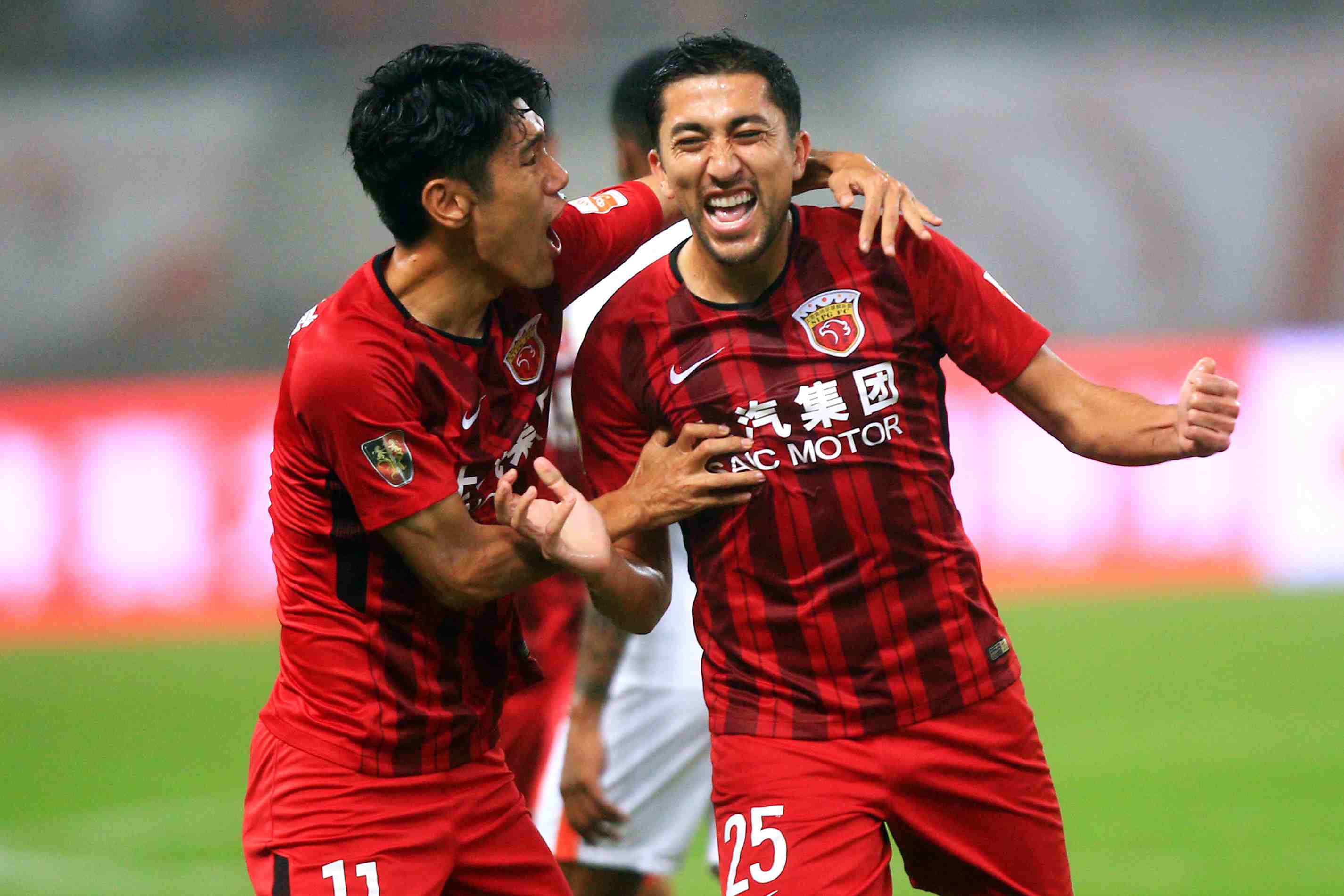 贴地斩助国米取胜，卡洛斯-奥古斯托打进生涯欧冠处子球（低射制胜助国米告捷，卡洛斯-奥古斯托收获欧冠处子球）