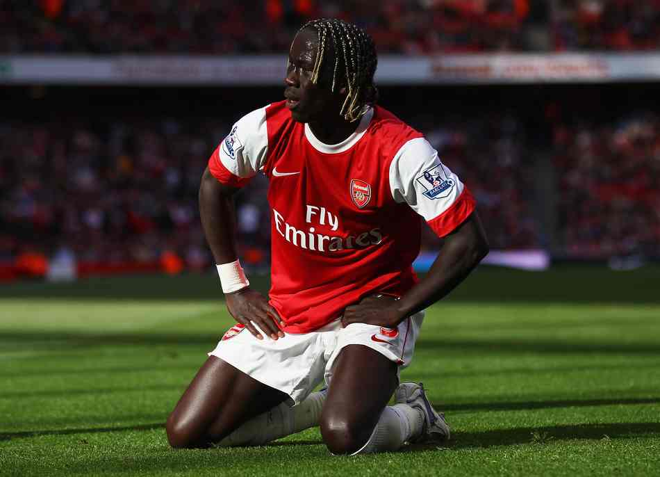 德比即将打响！枪手热刺发布对阵海报：萨卡、西蒙斯等人出镜