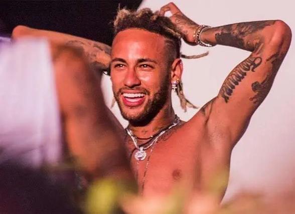 本泽马评选历史最佳阵容：