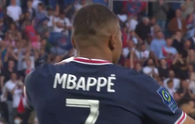 欧冠决赛用球谍照：包含白+深紫，灵感来自举办城市布达佩斯（欧冠决赛用球曝光：白与深紫配色，灵感源自布达佩斯）