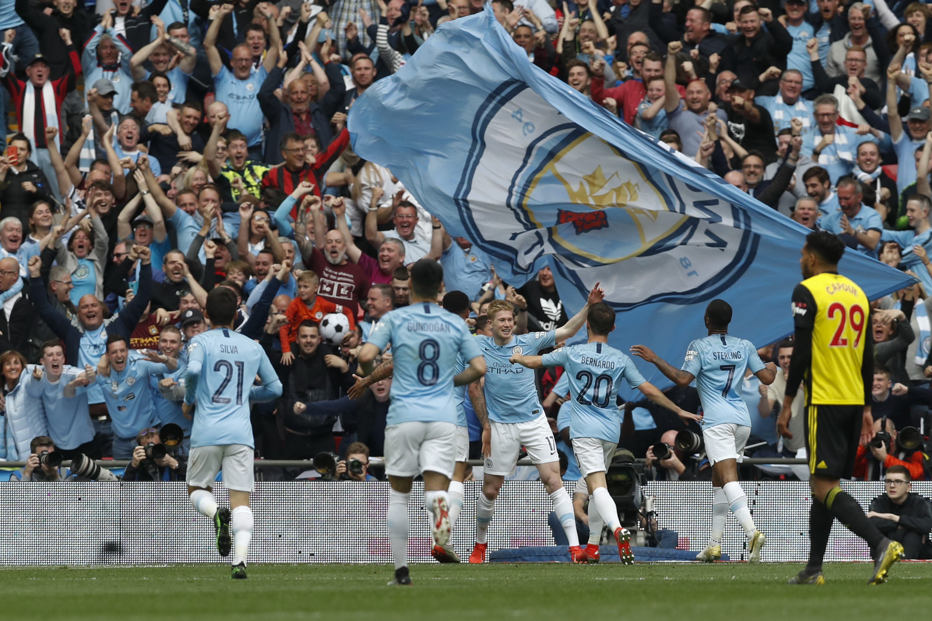 足球曝足协将推出新政，转会制度大调整（曝足协拟推新政，转会制度或大幅调整）