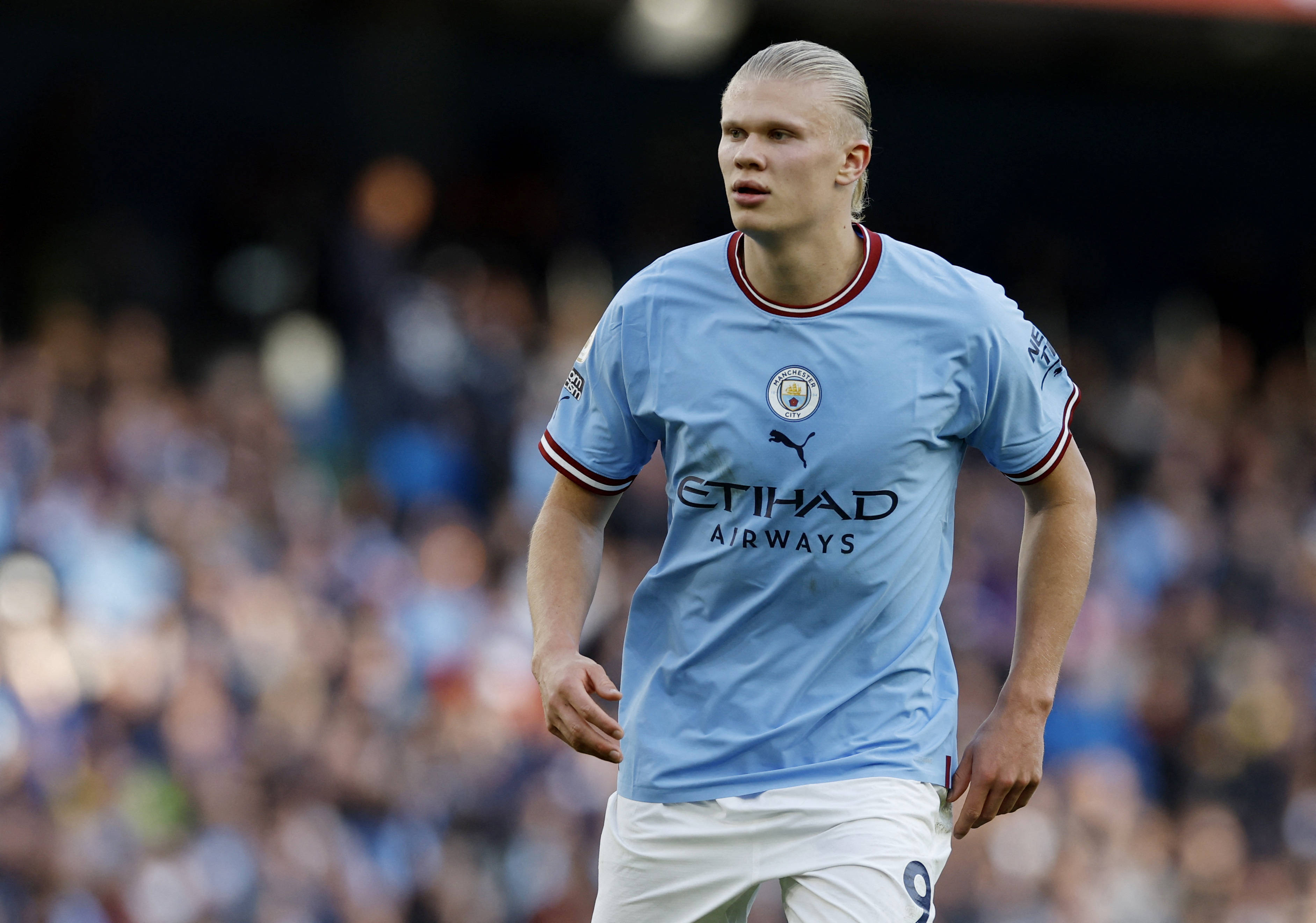 西甲半场：贝林厄姆头槌破僵，皇马暂1-0塞维利亚（西甲半场战报：贝林厄姆头球先拔头筹，皇马暂以1-0领先塞维利亚）