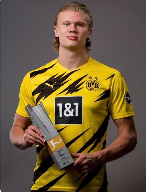 国内媒体：胖东来新店售卖梅西签名球衣，乔丹球衣售价13.8万（媒体称胖东来新店上架梅西签名球衣，乔丹球衣标价13.8万元）