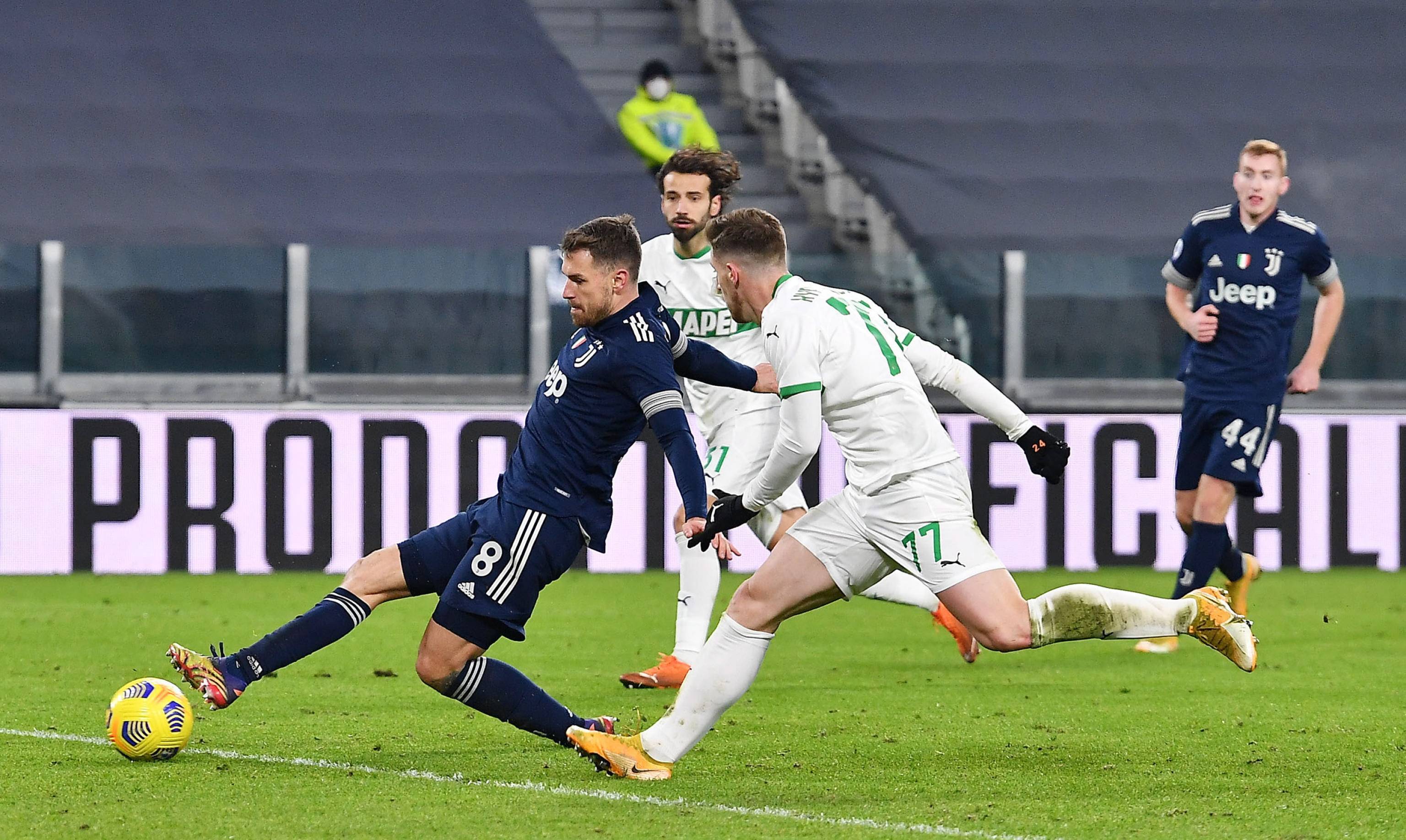 5-1到5-4！12.1亿豪门面对提款机惊险19连胜 神锋英超100球破纪录（从5-1到5-4！身价12.1亿豪门险胜“提款机”豪取19连胜，神锋英超百球创纪录）