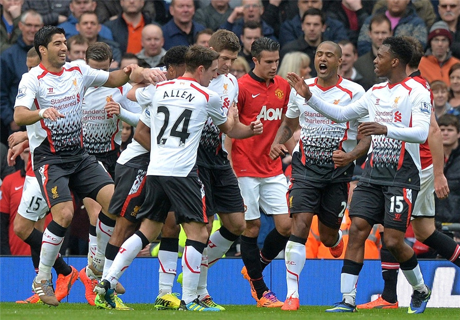 澳超半场：皮埃利亚斯染红，十人阿德莱德联暂2-1墨尔本城（澳超半场战报：皮埃利亚斯被罚下，少一人的阿德莱德联暂2-1领先墨尔本城）